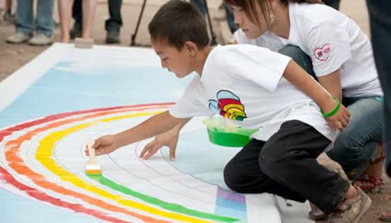 2009年「为爱上色」内蒙古自治区的陶思浩立邦希望小学夏令营记录影片